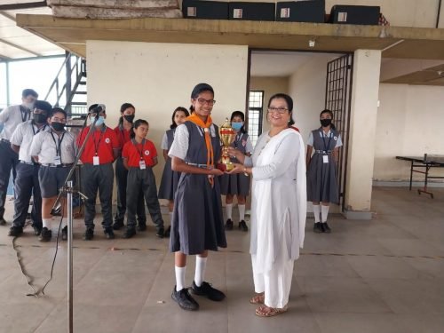 Rida Khalif secured first place in the elocution competition organized by People of Ponda. 26 students participated from 14 schools Rida stood first among them.