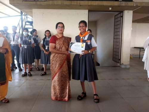 Rida Khalif secured first place in the elocution competition organized by People of Ponda. 26 students participated from 14 schools Rida stood first among them.