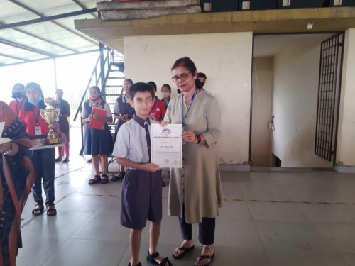 Rida Khalif secured first place in the elocution competition organized by People of Ponda. 26 students participated from 14 schools Rida stood first among them.