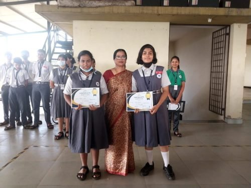 Rida Khalif secured first place in the elocution competition organized by People of Ponda. 26 students participated from 14 schools Rida stood first among them.