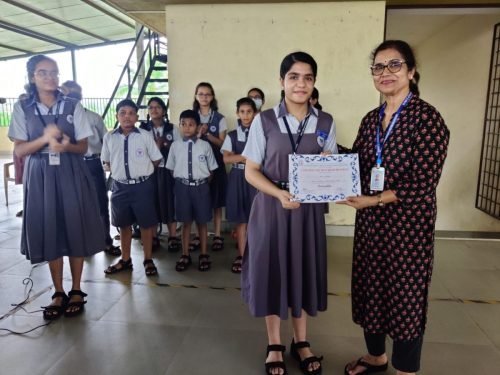 Rida Khalif secured first place in the elocution competition organized by People of Ponda. 26 students participated from 14 schools Rida stood first among them.
