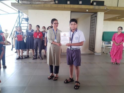 Rida Khalif secured first place in the elocution competition organized by People of Ponda. 26 students participated from 14 schools Rida stood first among them.