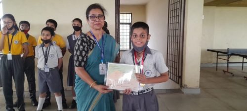 Rida Khalif secured first place in the elocution competition organized by People of Ponda. 26 students participated from 14 schools Rida stood first among them.