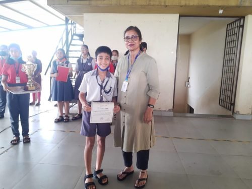 Rida Khalif secured first place in the elocution competition organized by People of Ponda. 26 students participated from 14 schools Rida stood first among them.