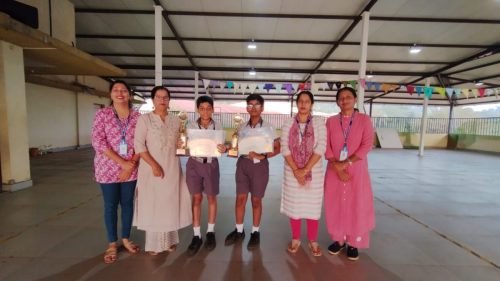 Rida Khalif secured first place in the elocution competition organized by People of Ponda. 26 students participated from 14 schools Rida stood first among them.
