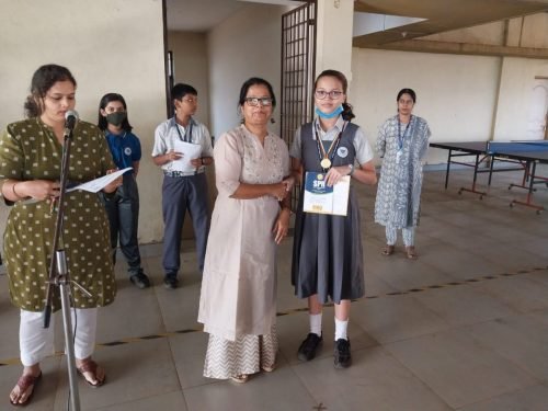 Rida Khalif secured first place in the elocution competition organized by People of Ponda. 26 students participated from 14 schools Rida stood first among them.