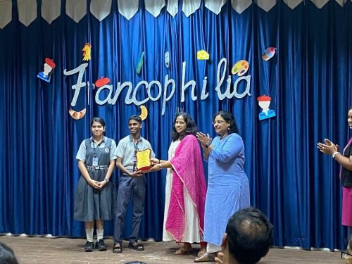 Rida Khalif secured first place in the elocution competition organized by People of Ponda. 26 students participated from 14 schools Rida stood first among them.