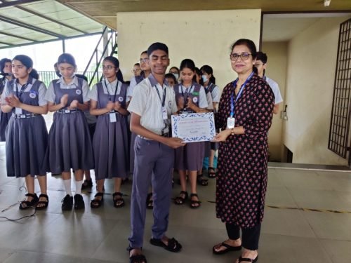 Rida Khalif secured first place in the elocution competition organized by People of Ponda. 26 students participated from 14 schools Rida stood first among them.