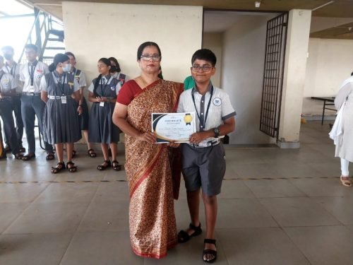 Rida Khalif secured first place in the elocution competition organized by People of Ponda. 26 students participated from 14 schools Rida stood first among them.