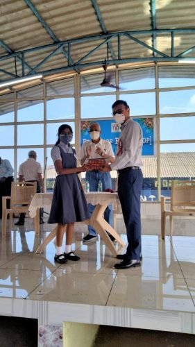 Rida Khalif secured first place in the elocution competition organized by People of Ponda. 26 students participated from 14 schools Rida stood first among them.