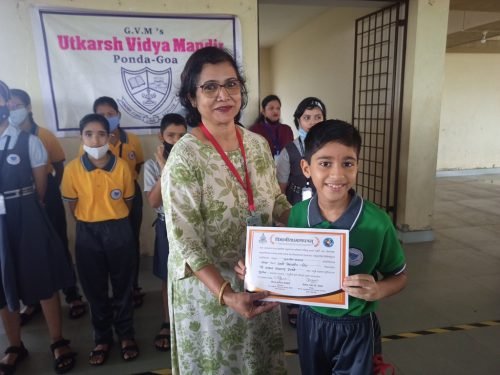 Shaswat Upadhye won the second place in Sanskrit shlok recitation competition organised by Shankar Pathshala, Kavalem on the occasion of Sanskrit Din.